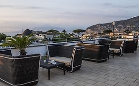 Hotel La Pergola  4*